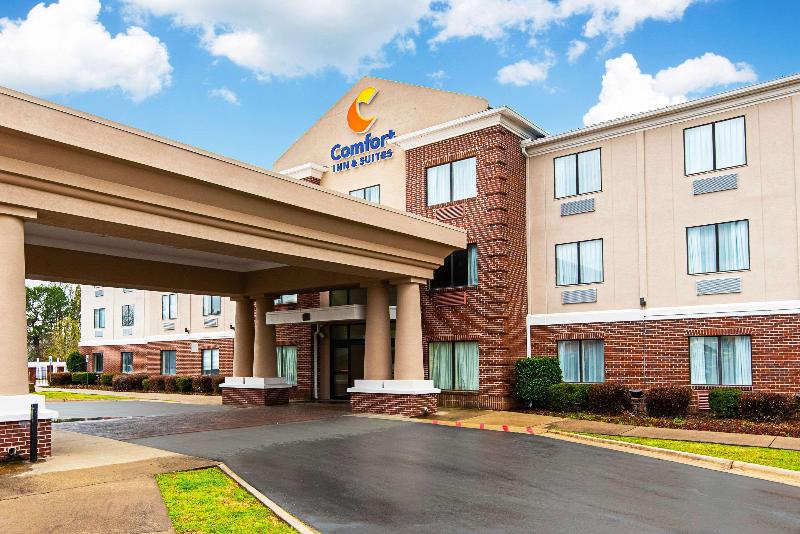 فندق Comfort Inn & Suites Pine Bluff