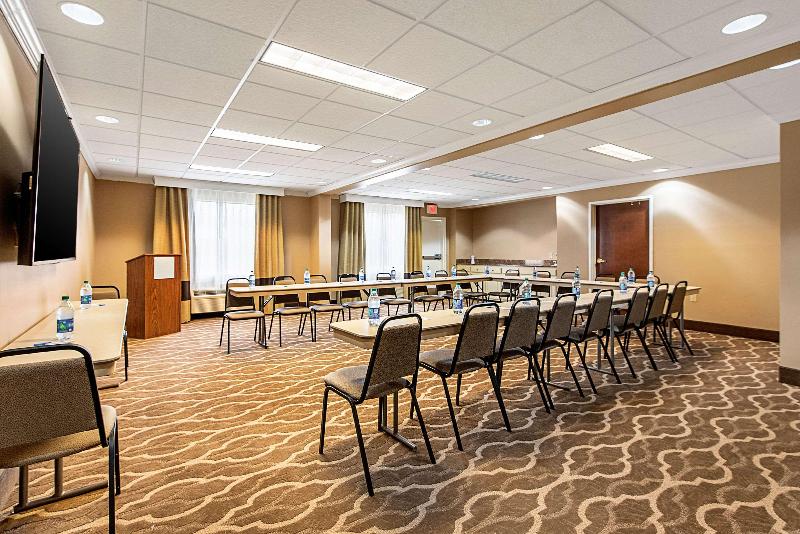 فندق Comfort Inn & Suites Pine Bluff