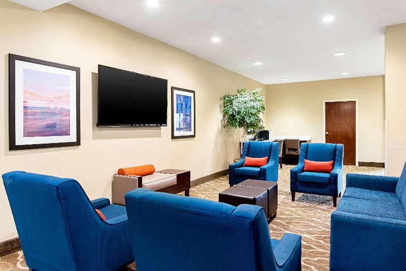 فندق Comfort Inn & Suites Pine Bluff