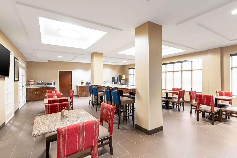 فندق Comfort Inn & Suites Pine Bluff