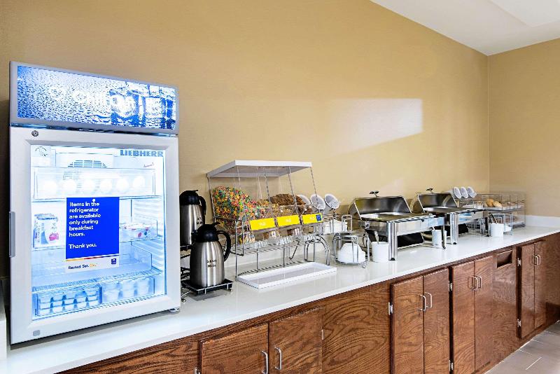 فندق Comfort Inn & Suites Pine Bluff