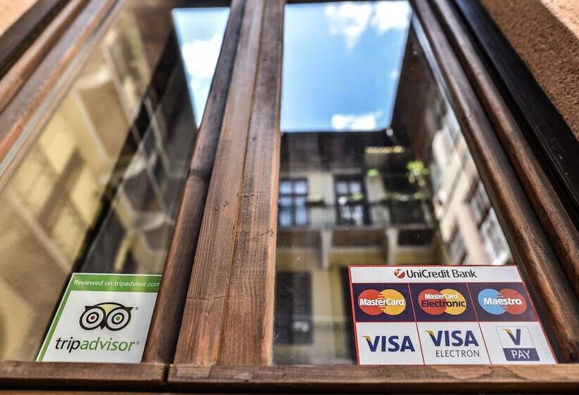 בית מלון כפרי Corvin Point Rooms And Apartments