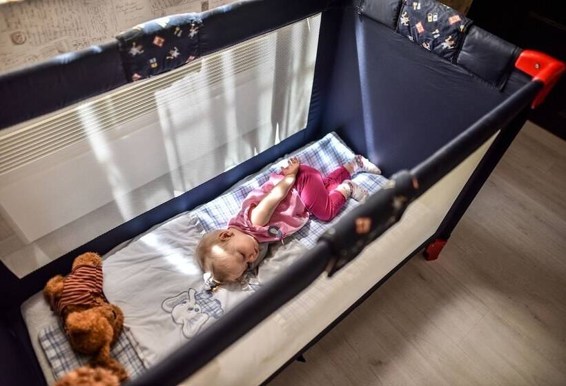 בית מלון כפרי Corvin Point Rooms And Apartments