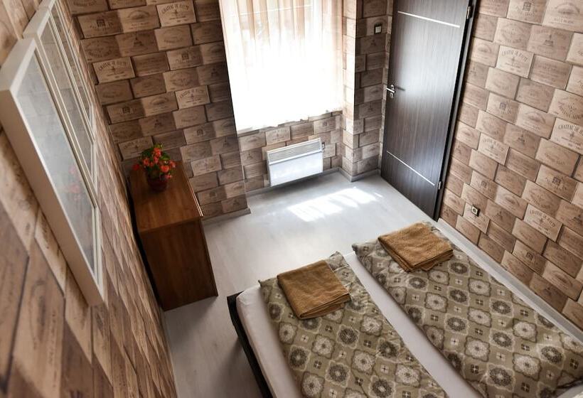 בית מלון כפרי Corvin Point Rooms And Apartments