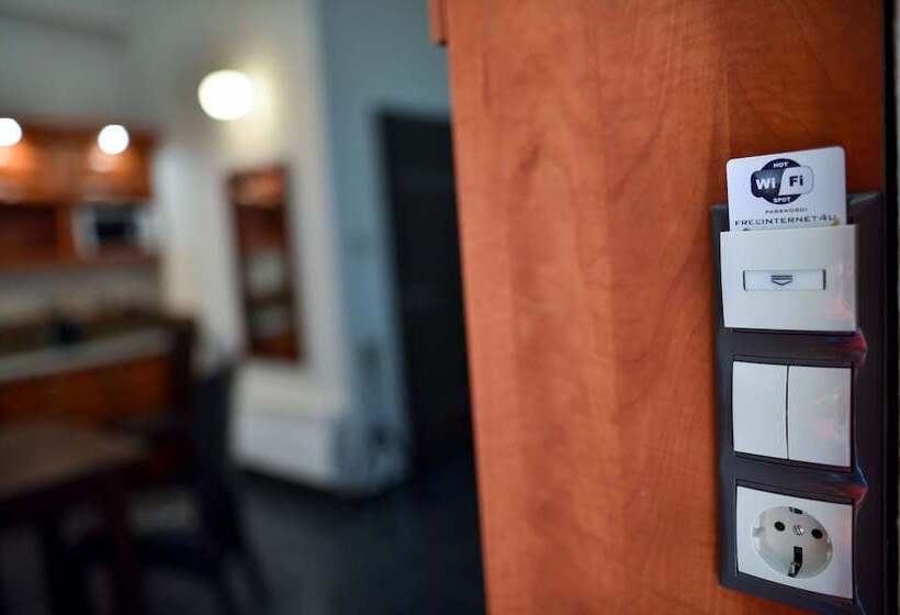 בית מלון כפרי Corvin Point Rooms And Apartments