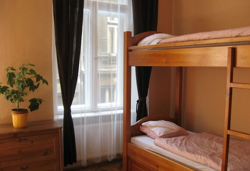 בית מלון כפרי Corvin Point Rooms And Apartments