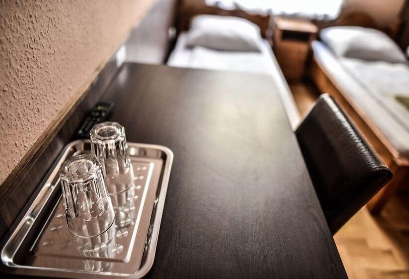 בית מלון כפרי Corvin Point Rooms And Apartments