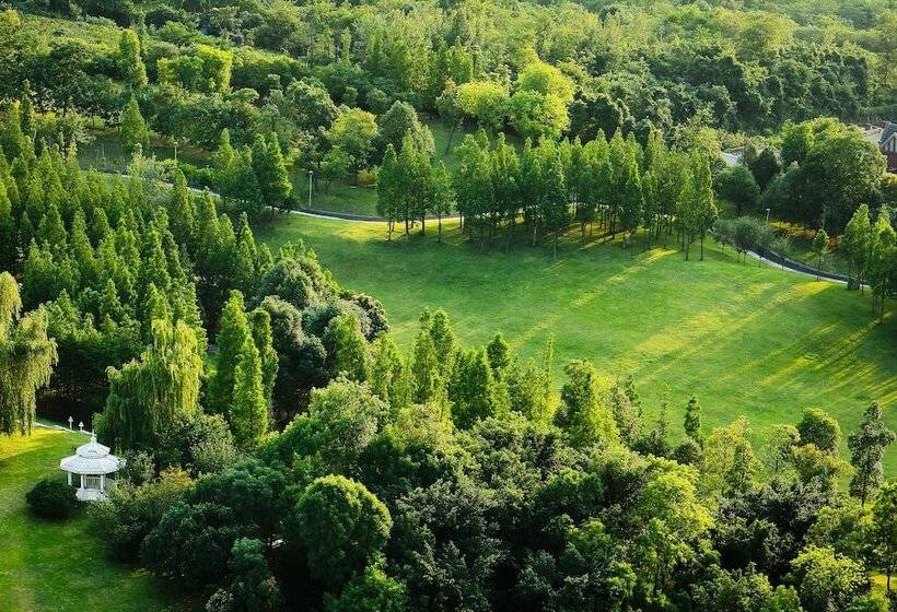 Отель Crowne Plaza Chengdu Panda Garden By Ihg