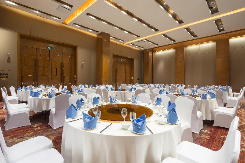 Отель Crowne Plaza Chengdu Panda Garden By Ihg