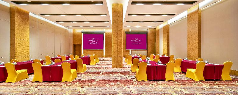 Отель Crowne Plaza Chengdu Panda Garden By Ihg