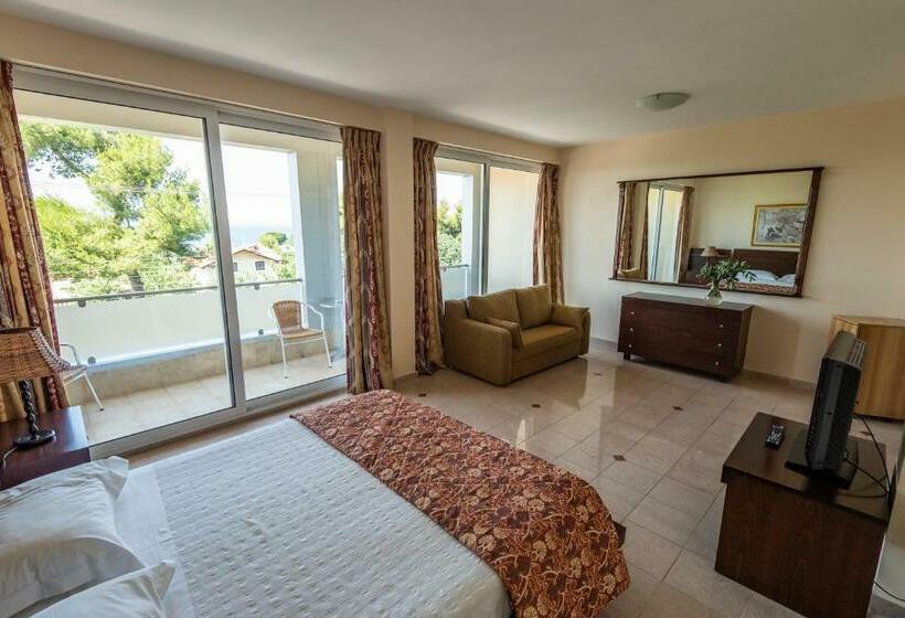 בית מלון כפרי Dolphin Resort & Conference