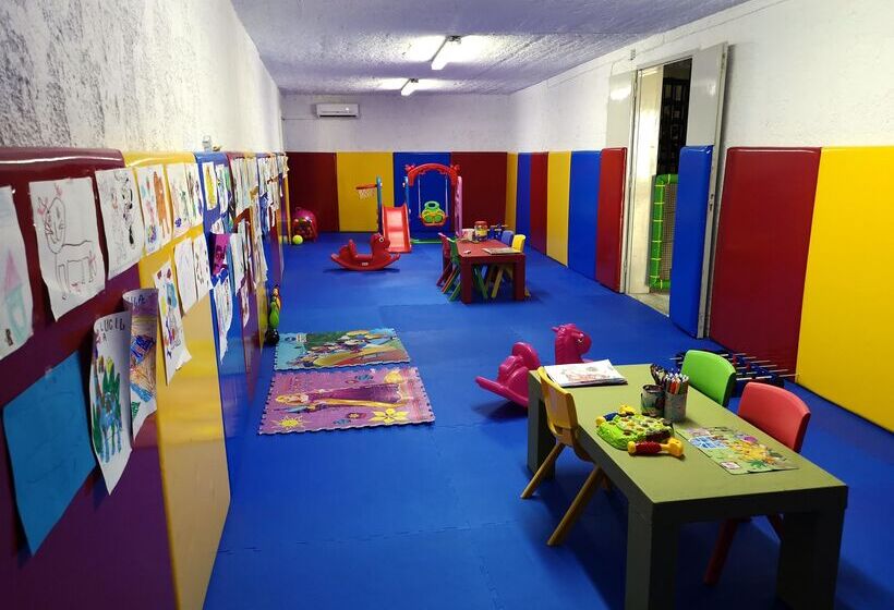 Elmi Beach Hotel & Suites