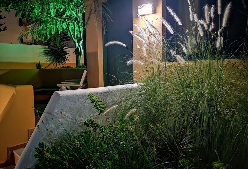 Elmi Beach Hotel & Suites