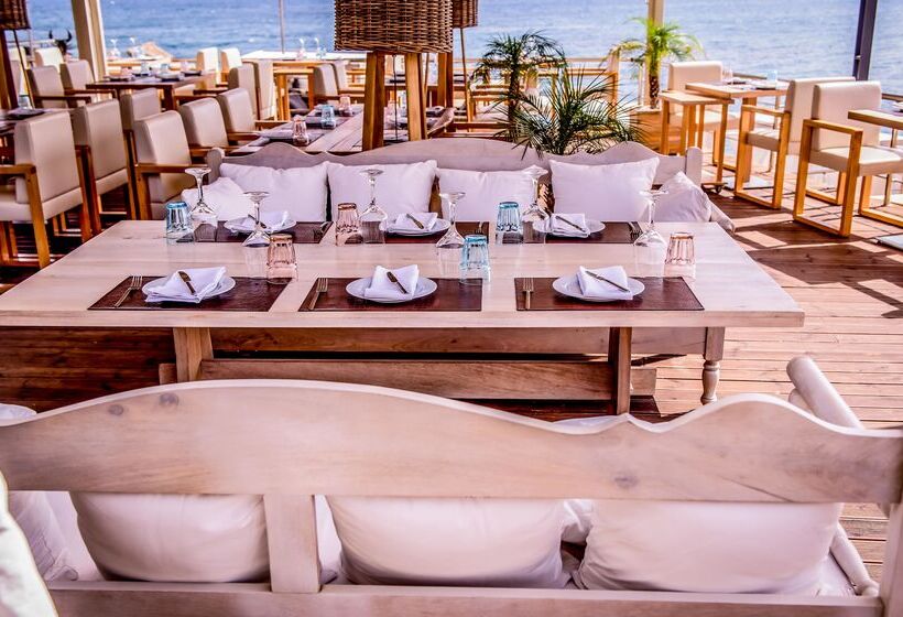 Elmi Beach Hotel & Suites