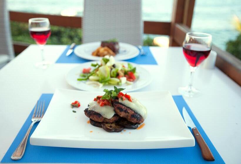 Elmi Beach Hotel & Suites