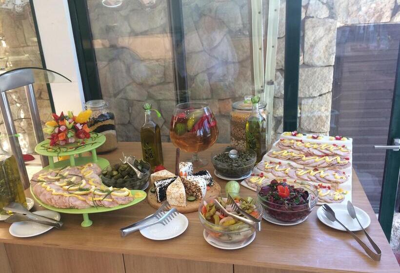 Elmi Beach Hotel & Suites