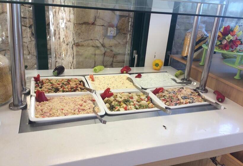 Elmi Beach Hotel & Suites