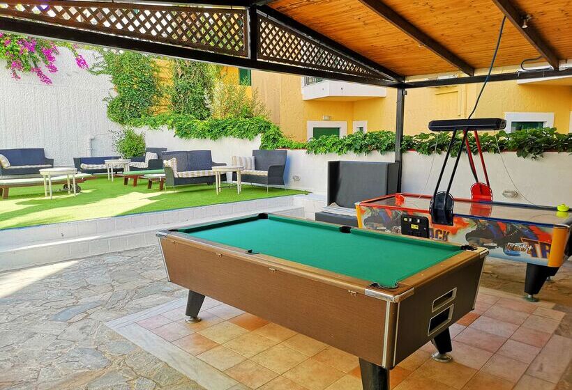 Elmi Beach Hotel & Suites