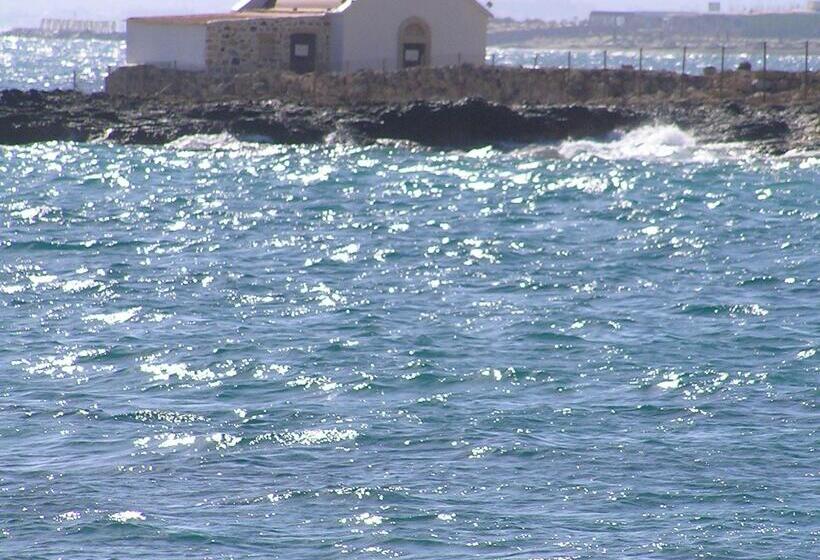 Elmi Beach Hotel & Suites