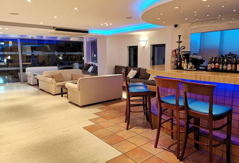 Elmi Beach Hotel & Suites