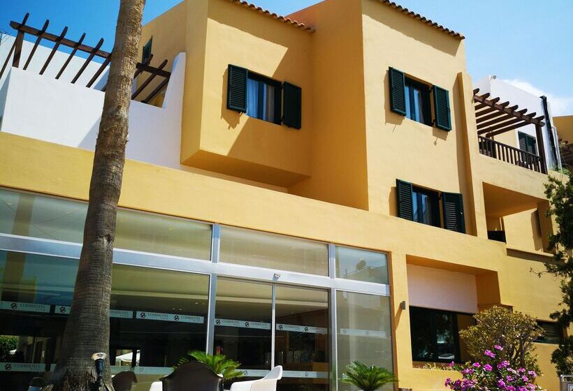 Elmi Beach Hotel & Suites