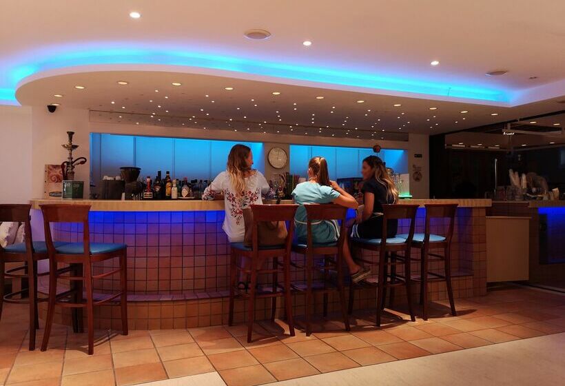 Elmi Beach Hotel & Suites