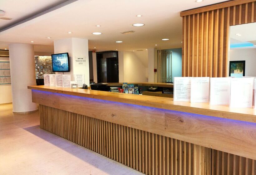 Elmi Beach Hotel & Suites