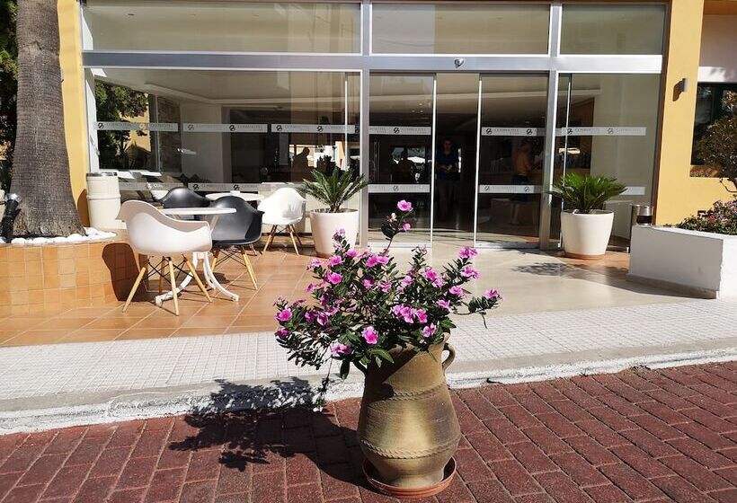 Elmi Beach Hotel & Suites