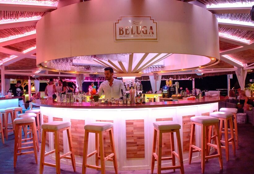 Elmi Beach Hotel & Suites