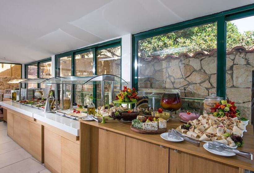 Elmi Beach Hotel & Suites