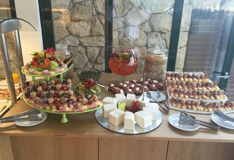 Elmi Beach Hotel & Suites