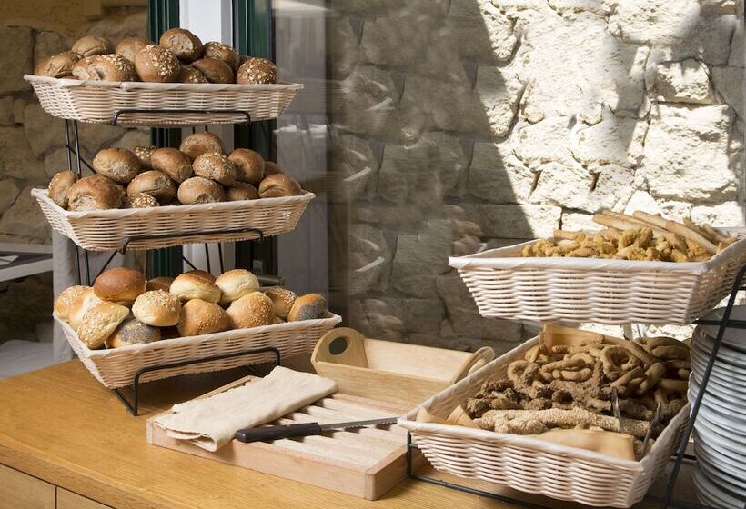 Elmi Beach Hotel & Suites