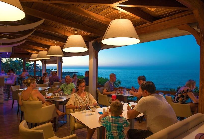 Elmi Beach Hotel & Suites