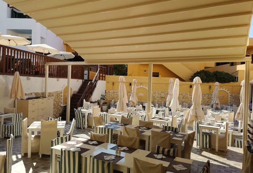 Elmi Beach Hotel & Suites