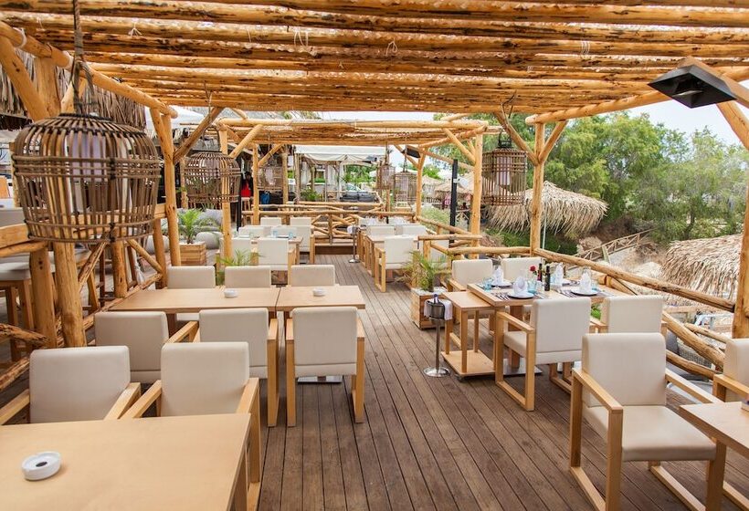 Elmi Beach Hotel & Suites