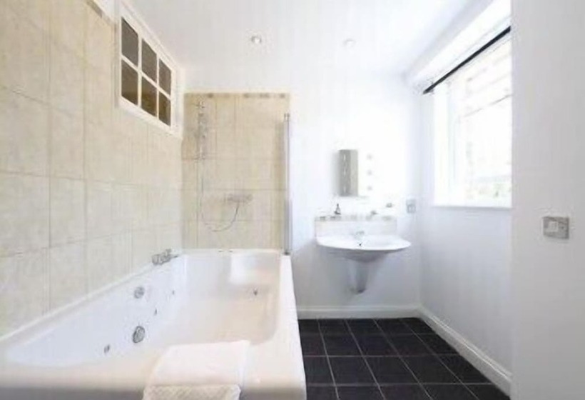 فندق Hadley Park House