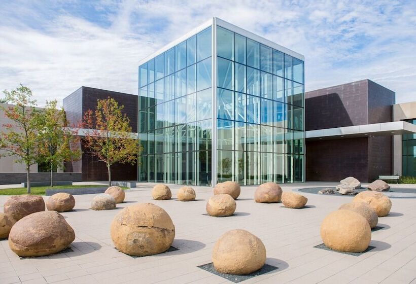 Holiday Inn Express Hotel & Suites Bismarck By Ihg