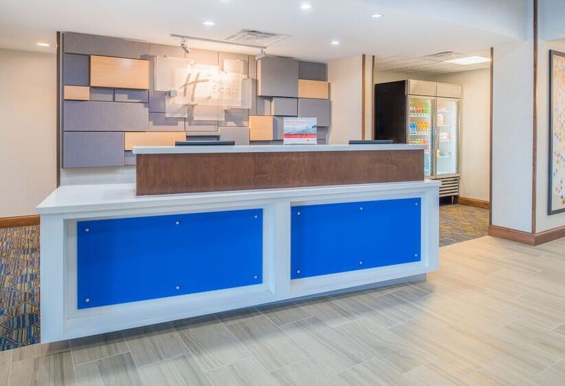 Holiday Inn Express Hotel & Suites Bismarck By Ihg