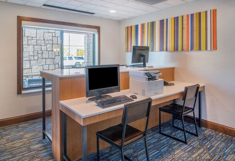 Holiday Inn Express Hotel & Suites Bismarck By Ihg