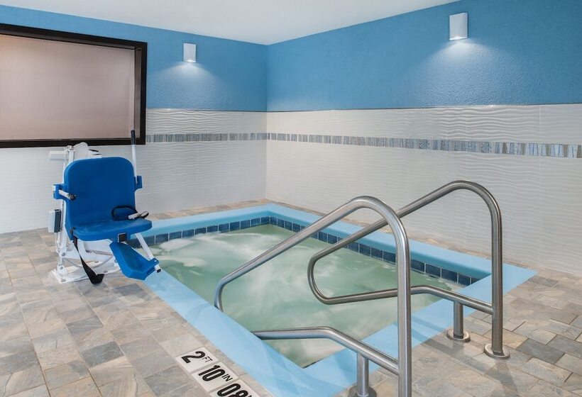 Holiday Inn Express Hotel & Suites Bismarck By Ihg