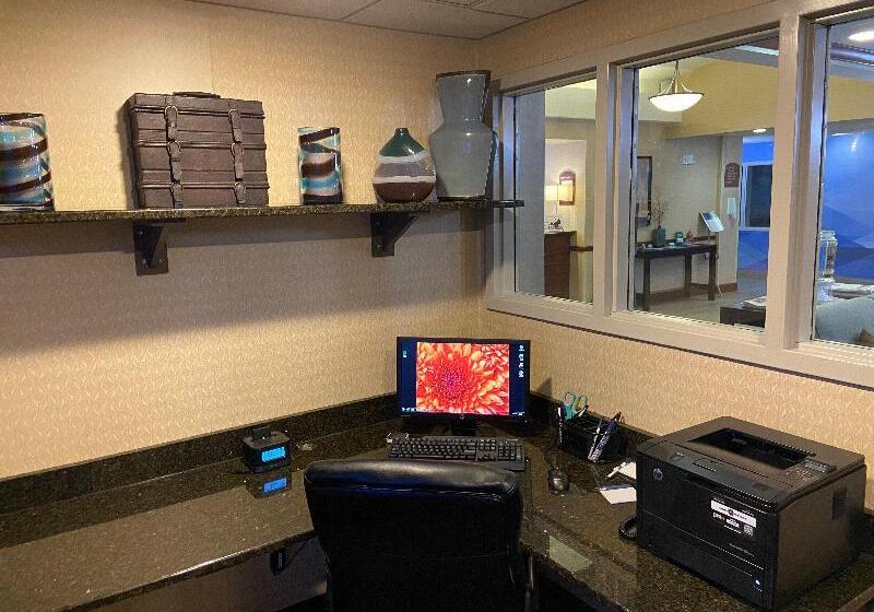 Holiday Inn Express Hotel & Suites Grand Forks, An Ihg