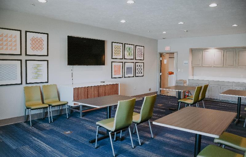 Holiday Inn Express Hotel & Suites Lincoln South, An Ihg