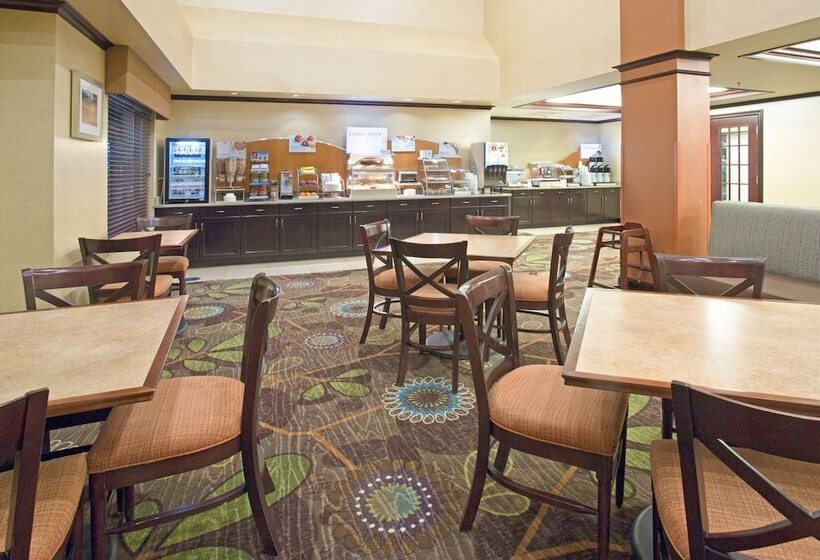 Holiday Inn Express Hotel & Suites Minot South, An Ihg