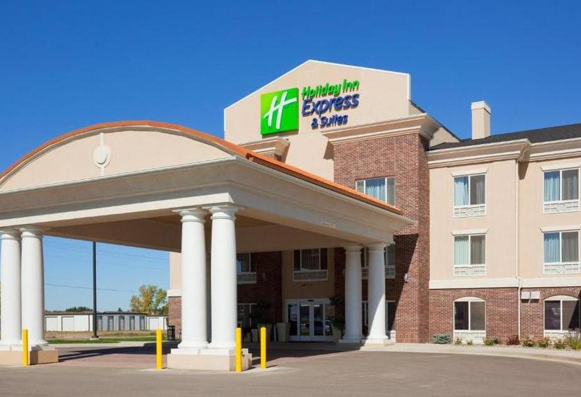 Holiday Inn Express Hotel & Suites Minot South, An Ihg