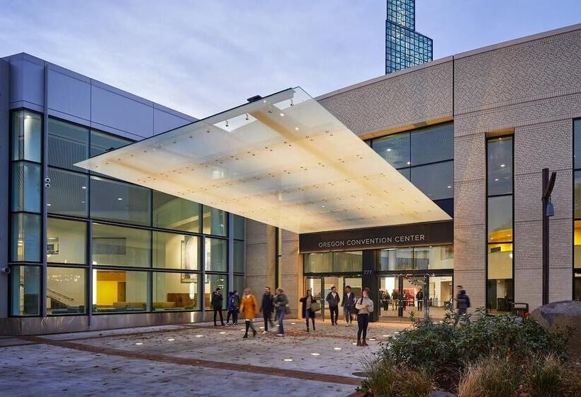 Holiday Inn Express Hotel & Suites Portland Northwest Downtown, An Ihg