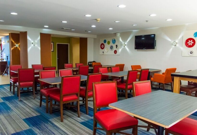 Holiday Inn Express Hotel & Suites Kinston, An Ihg