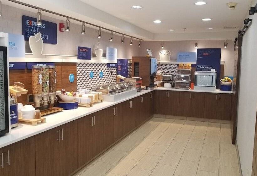 Holiday Inn Express Hotel & Suites Kinston, An Ihg