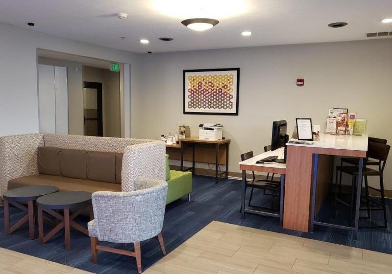 Holiday Inn Express Hotel And Suites Lincoln Airport, An Ihg