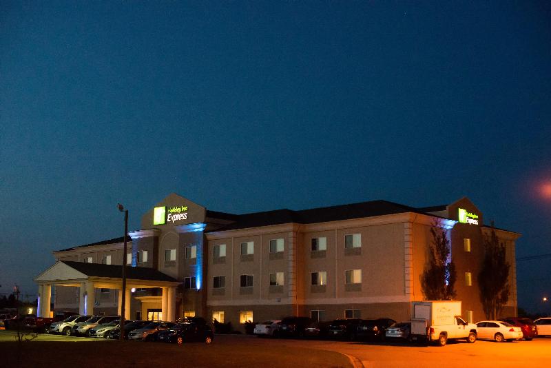 هتل Holiday Inn Express Devils Lake, An Ihg