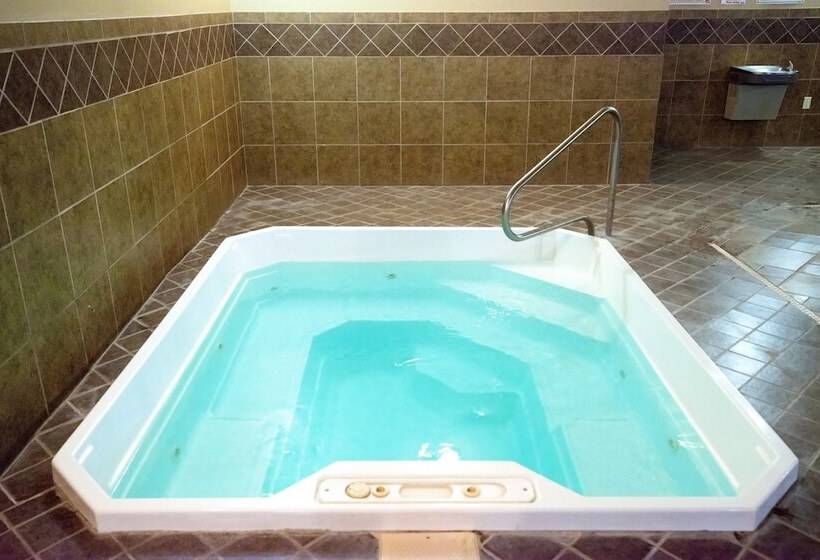 هتل Holiday Inn Express Devils Lake, An Ihg